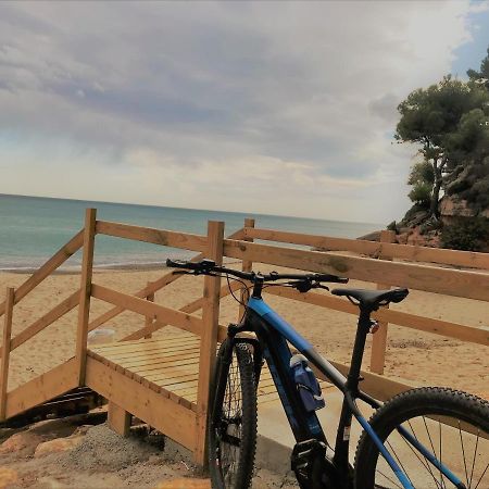 Ático de diseño sobre la Cala de las Sirenas!! Miami Platja  Exterior foto