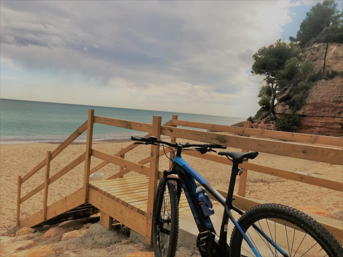 Ático de diseño sobre la Cala de las Sirenas!! Miami Platja  Exterior foto