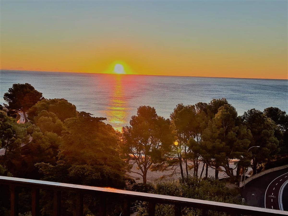 Ático de diseño sobre la Cala de las Sirenas!! Miami Platja  Exterior foto